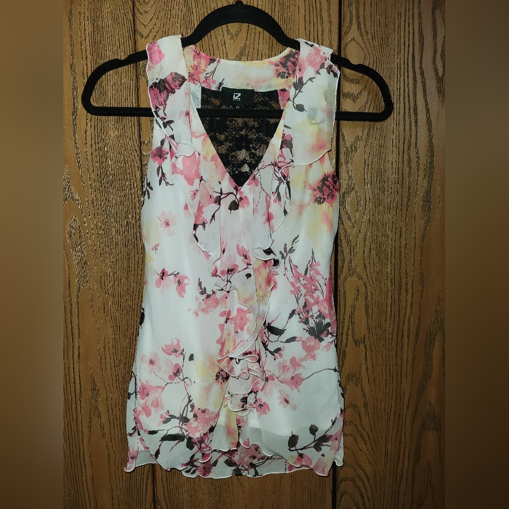 XS sleeveless blouse